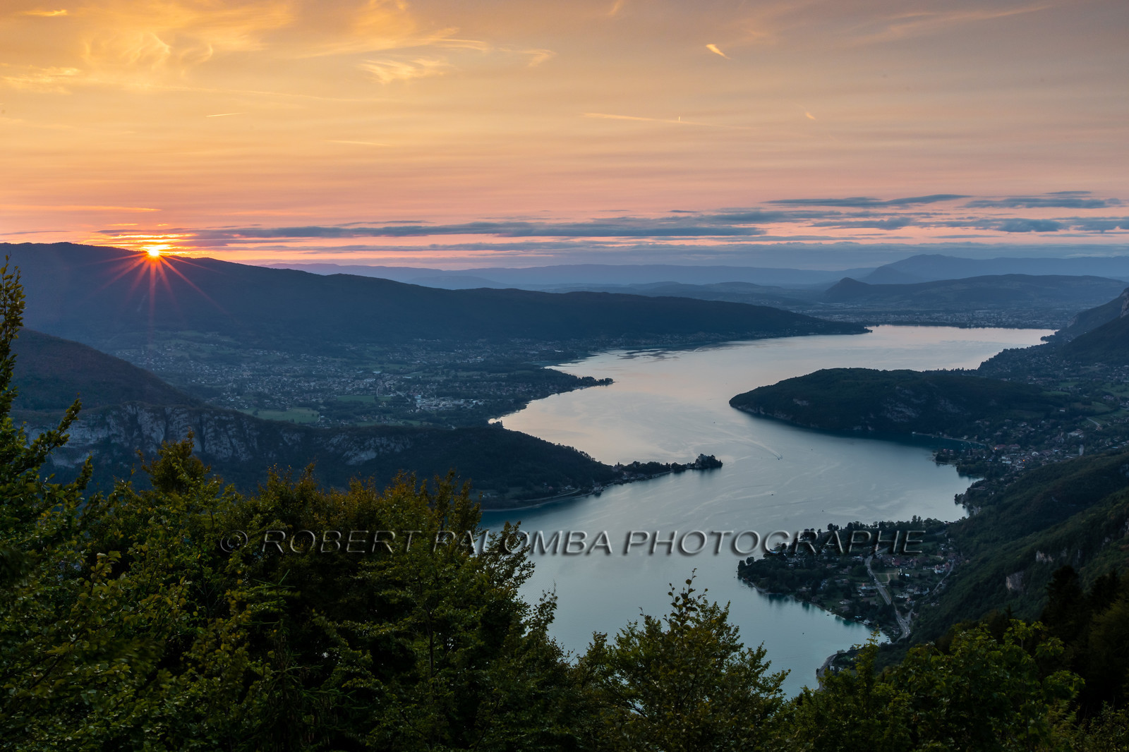 Vue sur le lac d'Annecy depuis le Col de la Forclaz