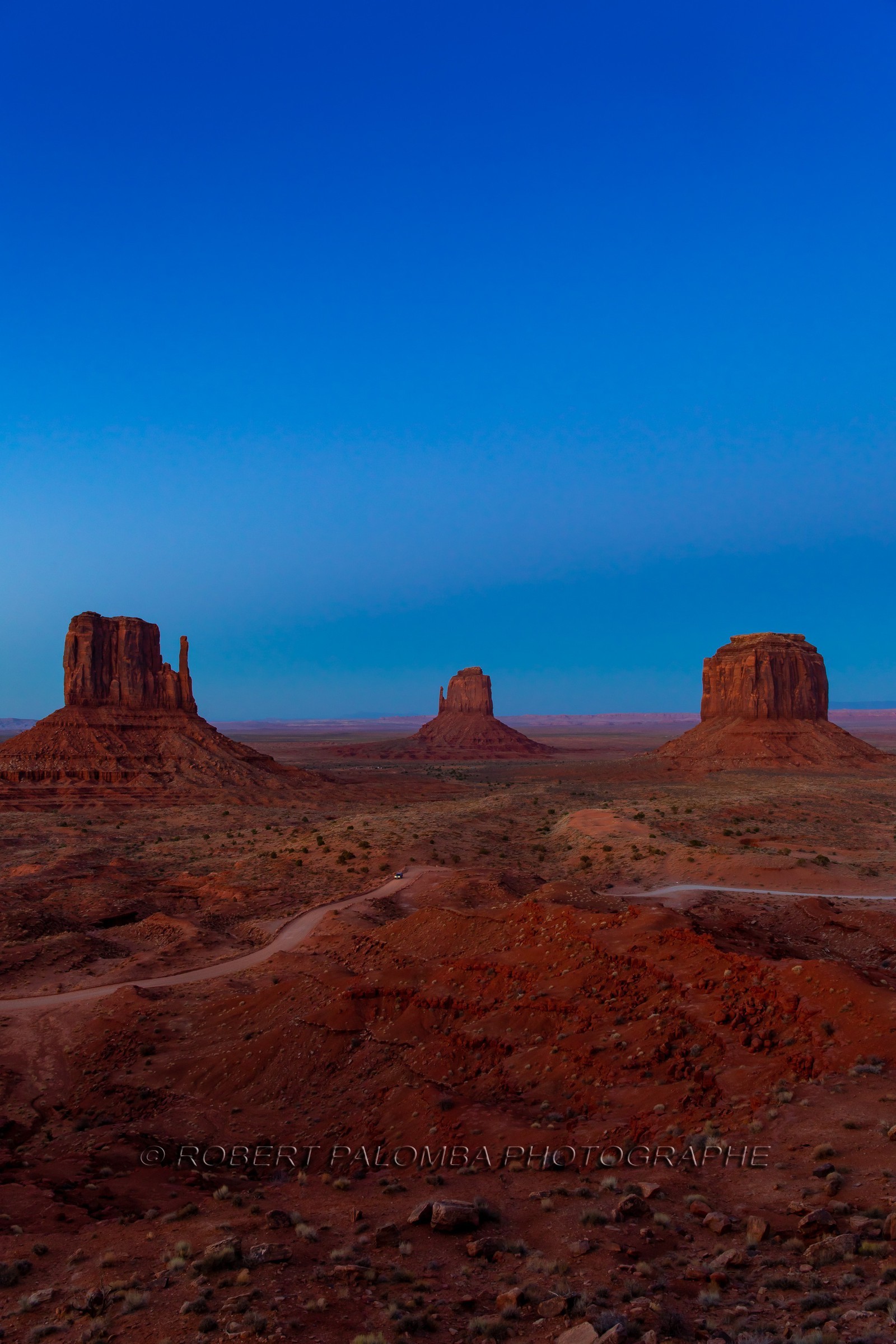 Monument Valley à la tombée de la nuit