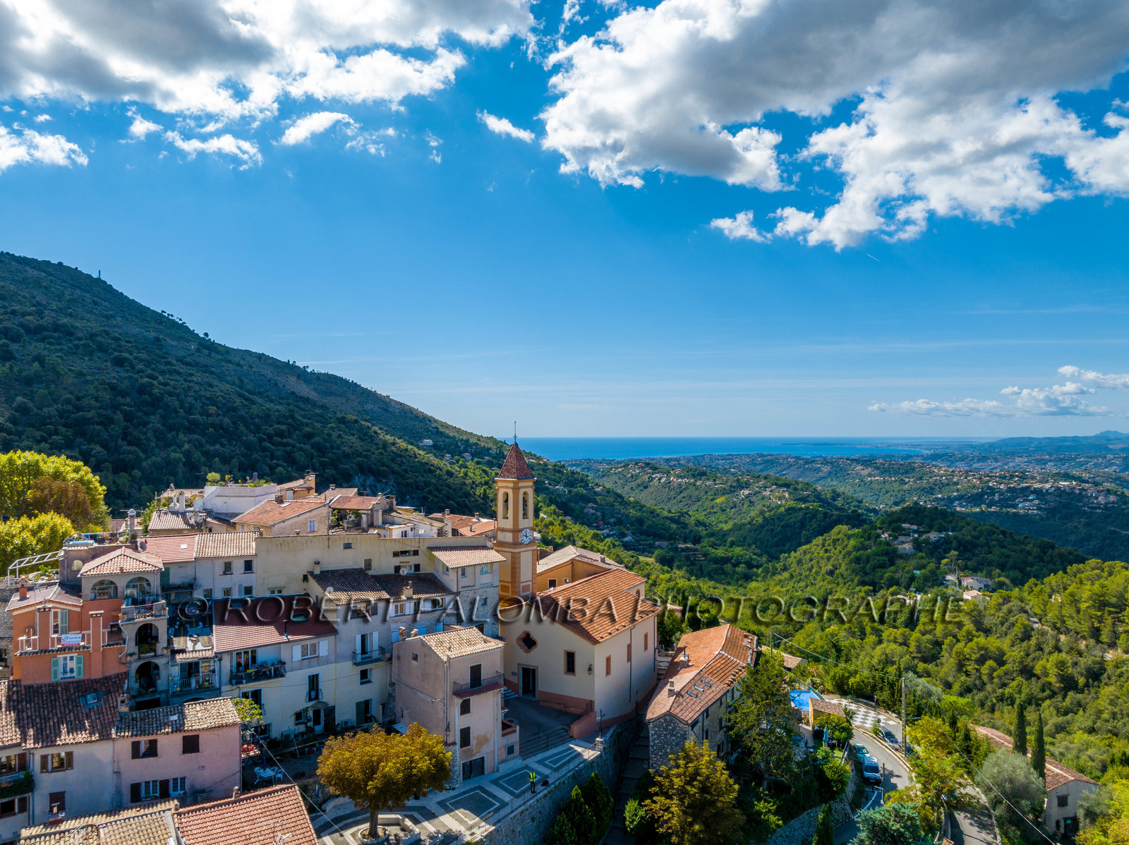 France, Alpes-Maritimes (06) Aspremont, located 554 meters above sea level, above the gorges that close the valley above Nice, which is 13 km away.
