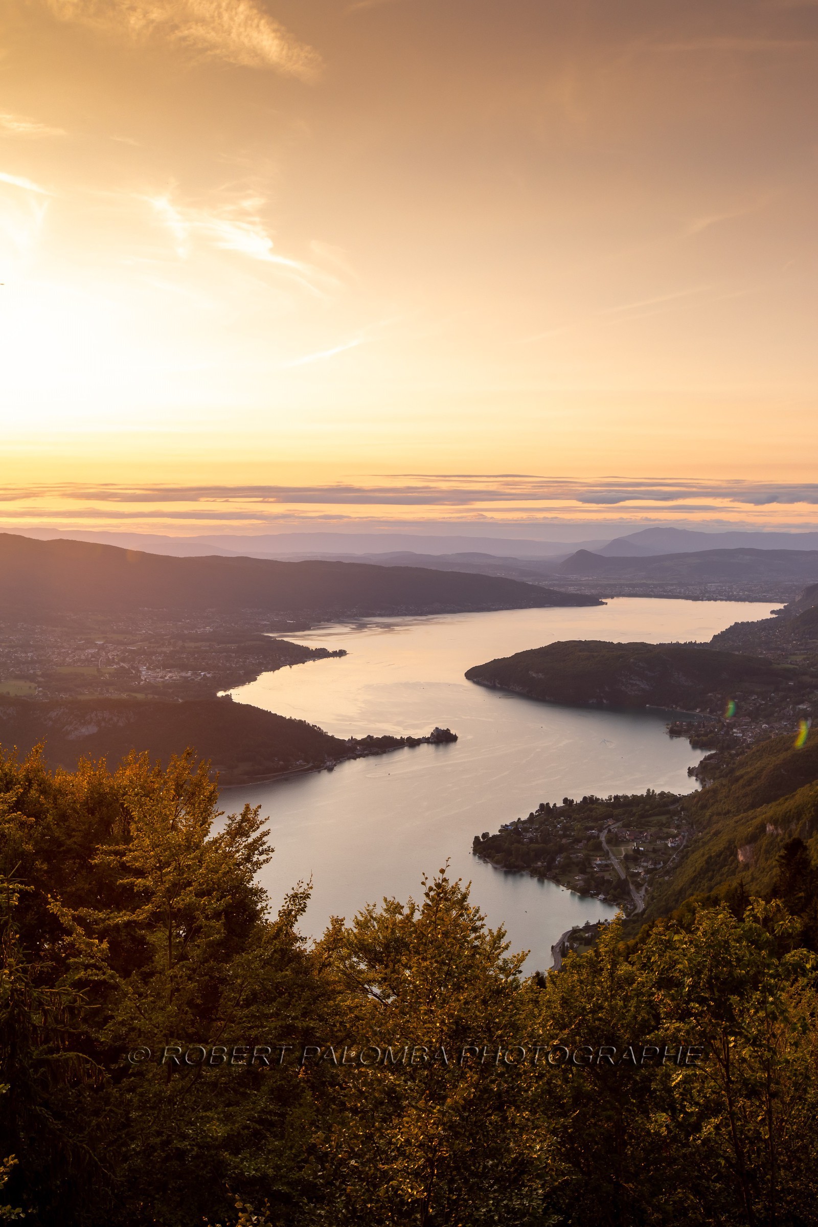 Vue sur le lac d'Annecy depuis le Col de la Forclaz