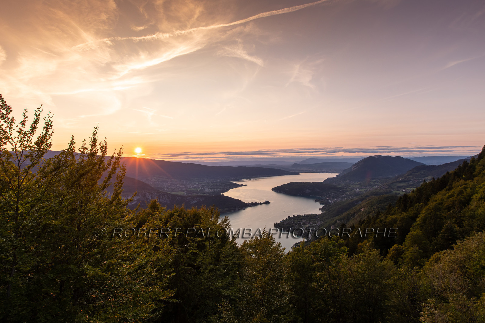 Vue sur le lac d'Annecy depuis le Col de la Forclaz