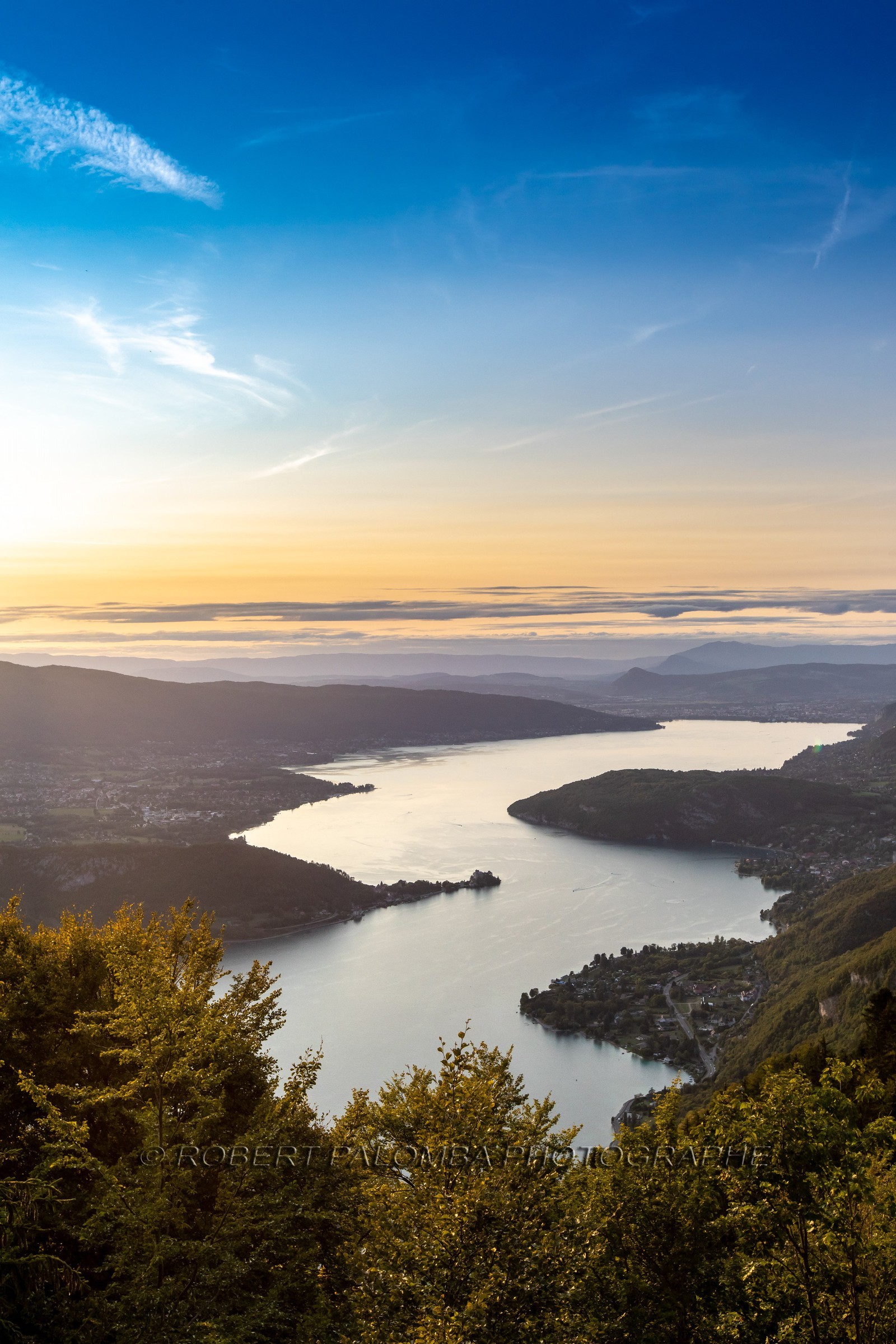 Vue sur le lac d'Annecy depuis le Col de la Forclaz