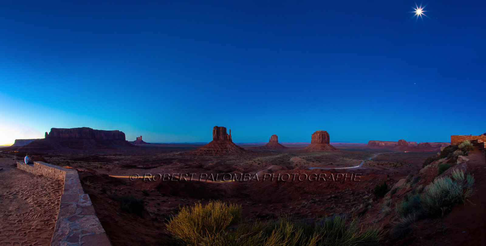 Monument Valley à la tombée de la nuit