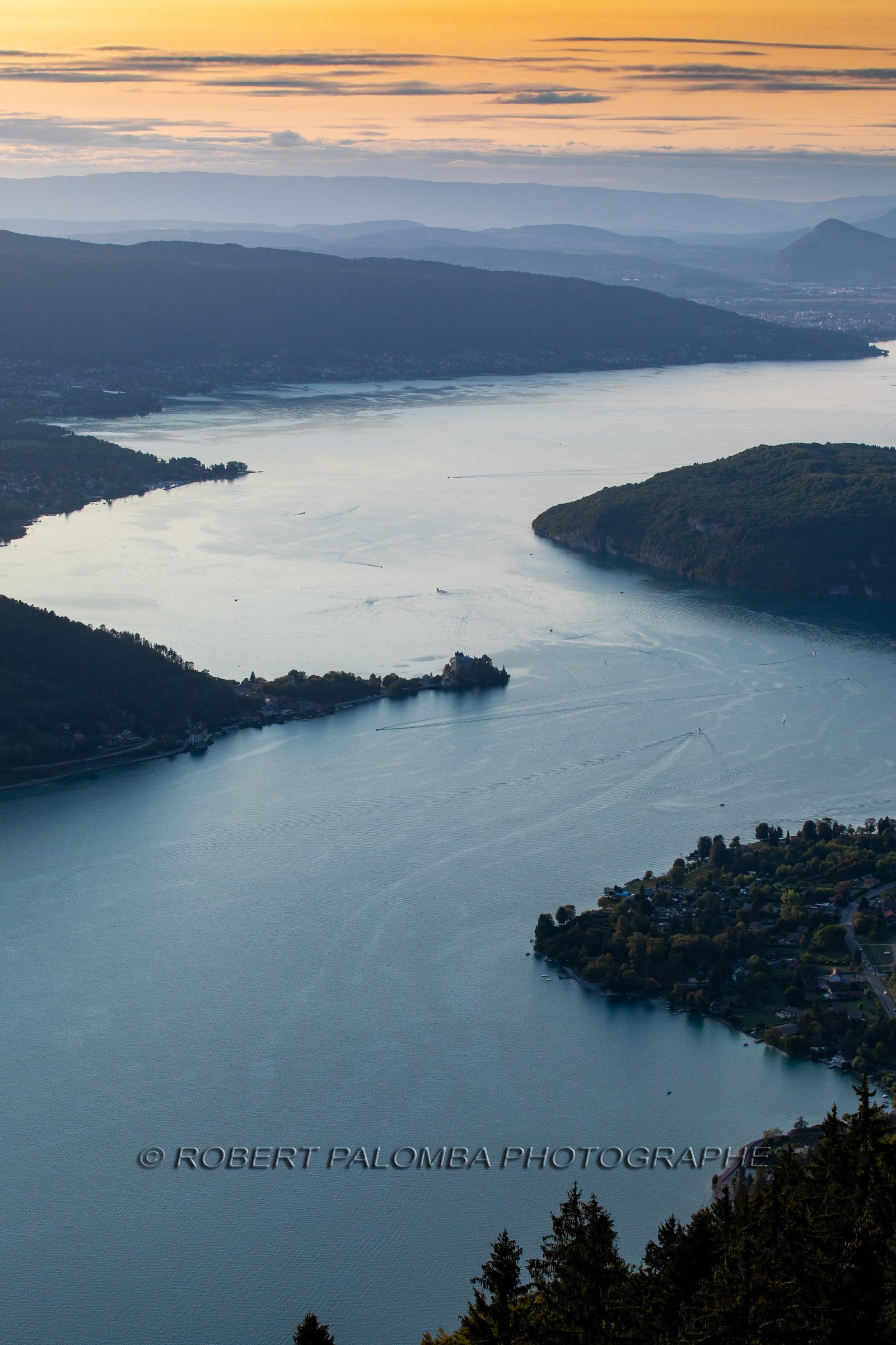 Vue sur le lac d'Annecy depuis le Col de la Forclaz
