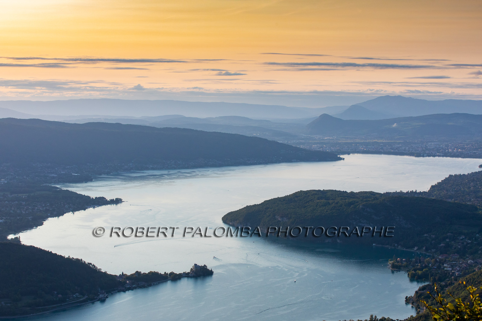 Vue sur le lac d'Annecy depuis le Col de la Forclaz