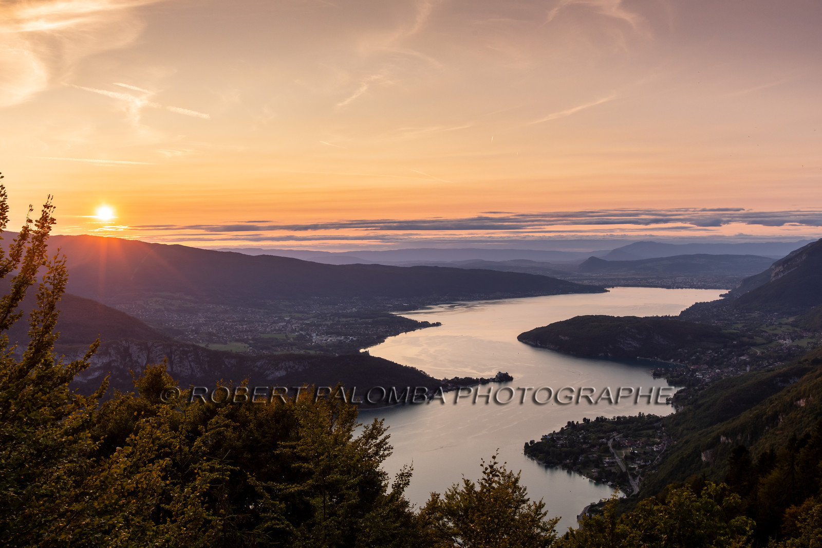 Vue sur le lac d'Annecy depuis le Col de la Forclaz
