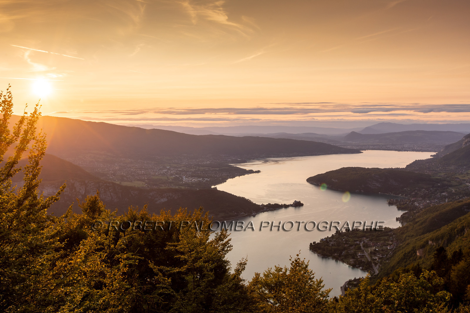 Vue sur le lac d'Annecy depuis le Col de la Forclaz