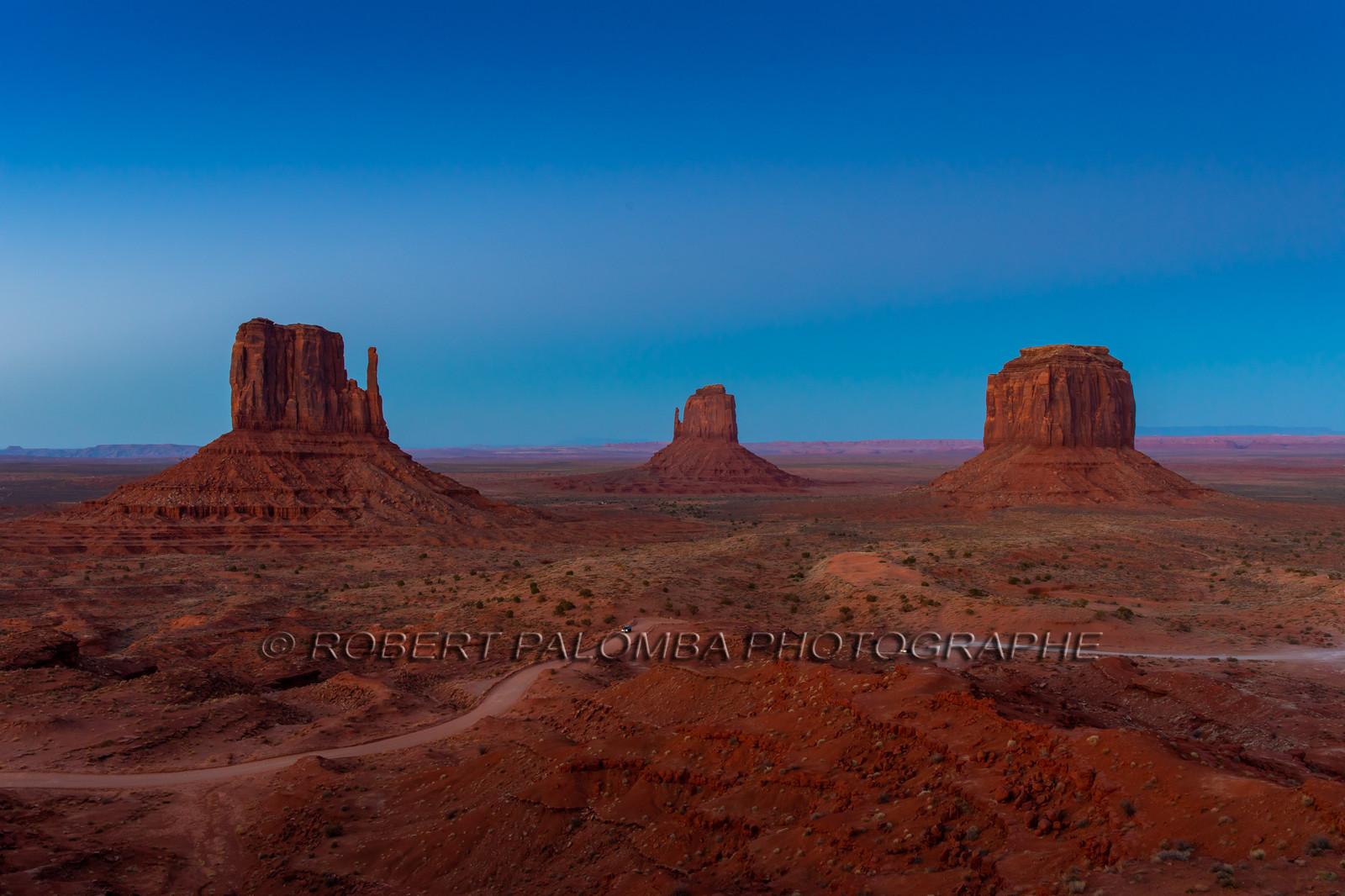 Monument Valley à la tombée de la nuit