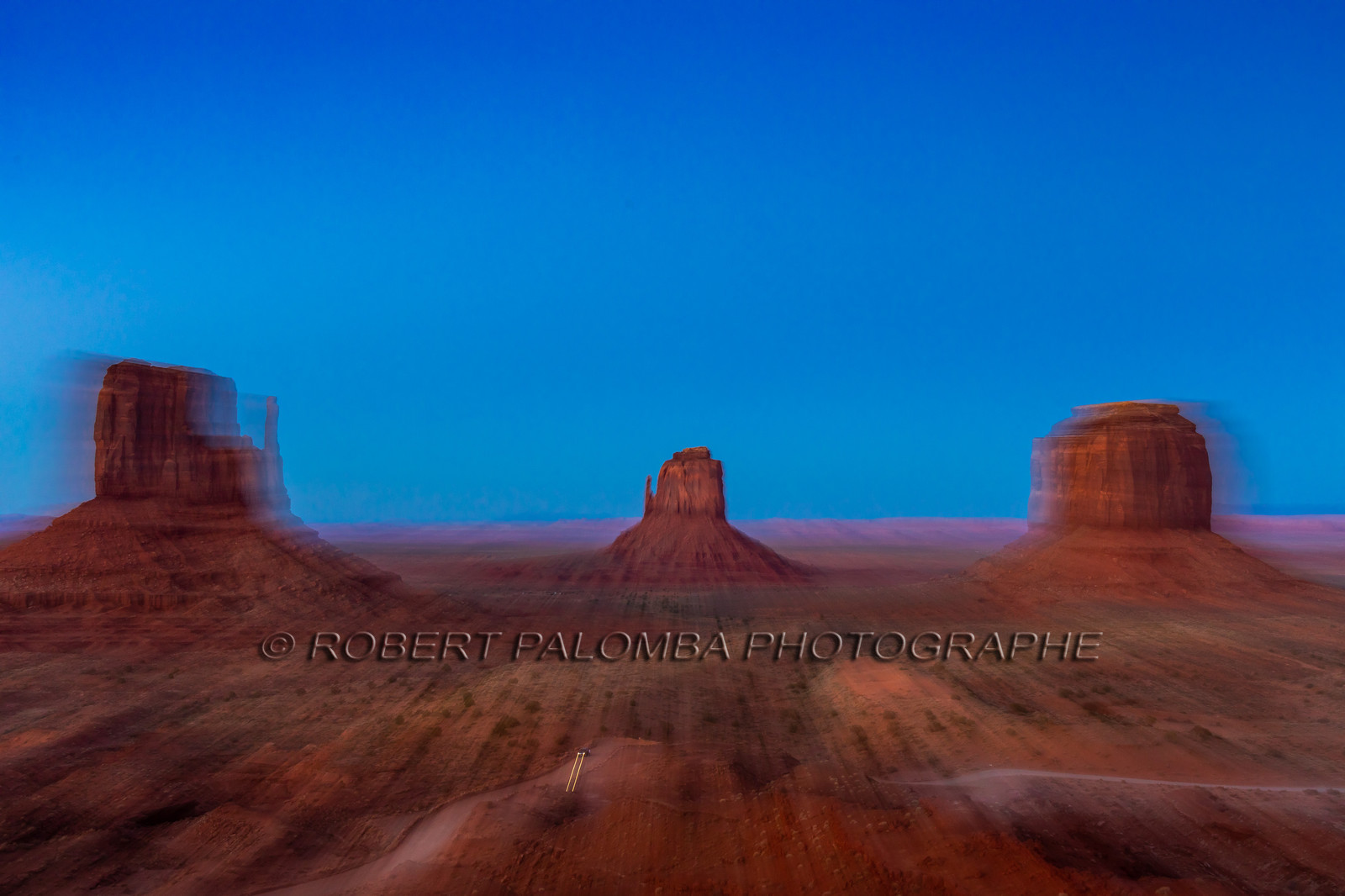 Monument Valley à la tombée de la nuit