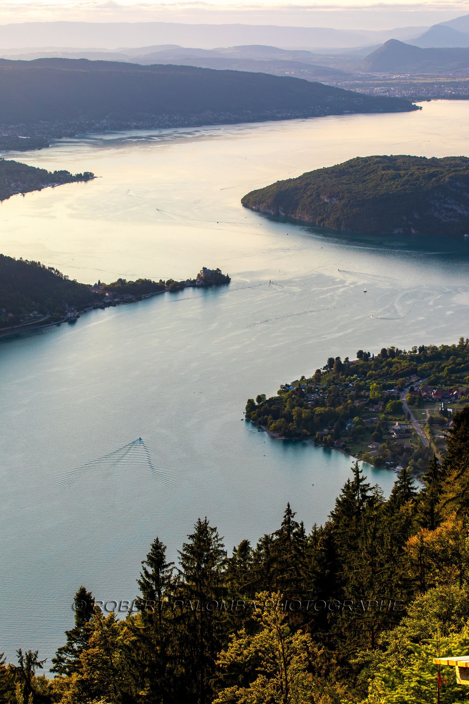 Vue sur le lac d'Annecy depuis le Col de la Forclaz