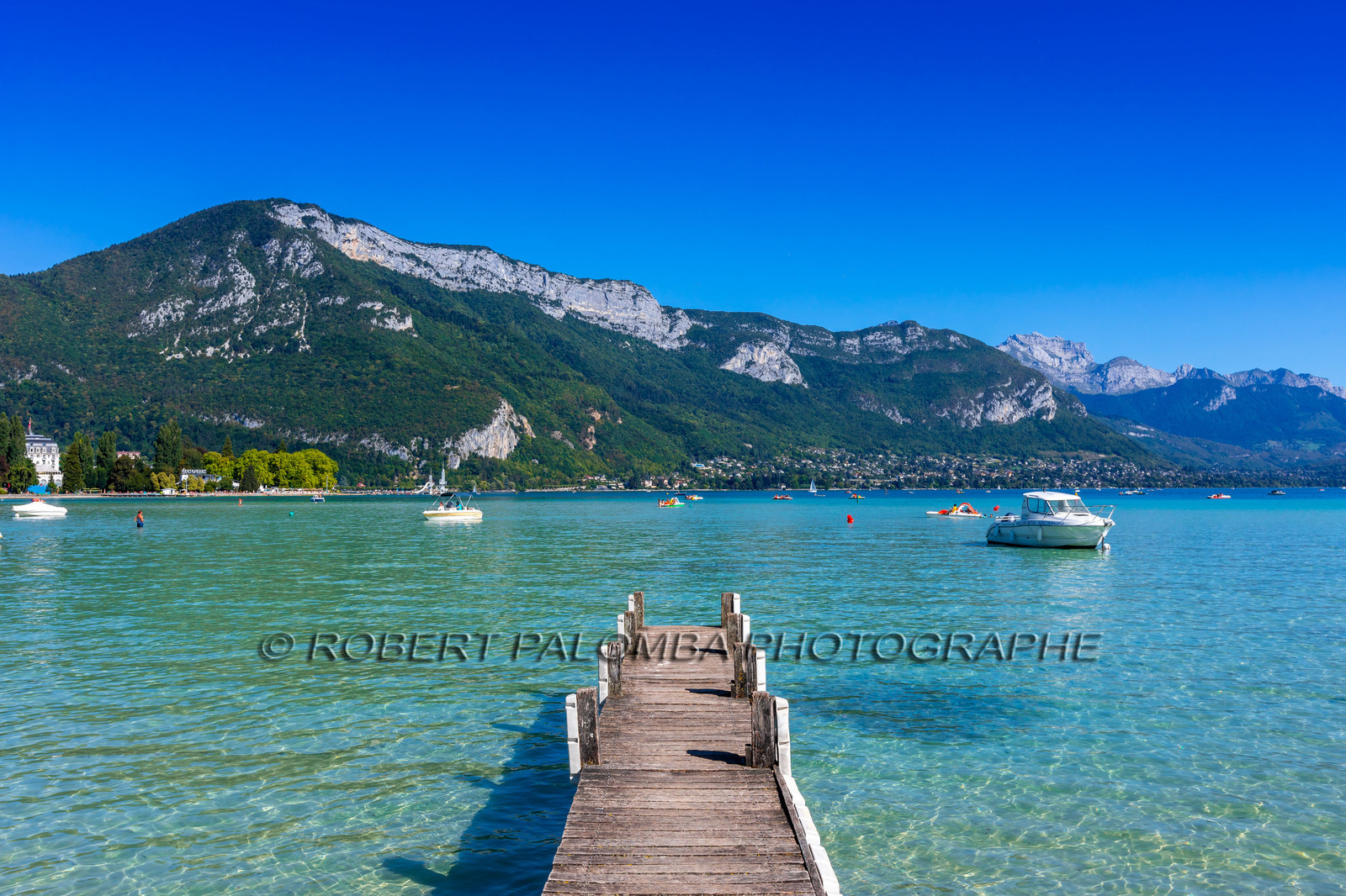 Ponton sur le lac d'Annecy
